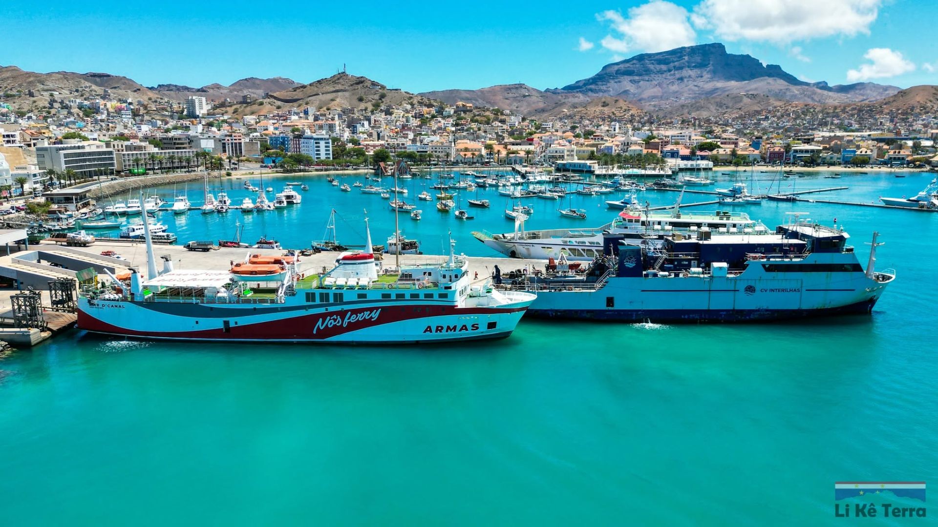 Haven Porto Grande en Pontinha met zicht op Mindelo op São Vicente